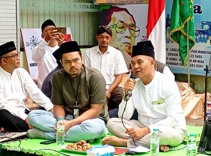 Kadisnaker Kota Batu ketika menyampaikan amanat Plt. Wali Kota Batu dalam memperingati Hari Buruh Internasional. 