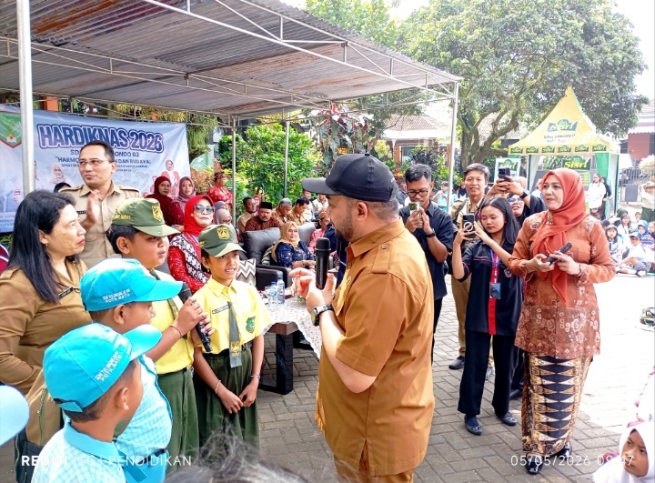 Salah satu dari SDN Sisir 05 Batu dan Guru pendamping ketika mengikuti kegiatan di SDN Sumbergondo 02