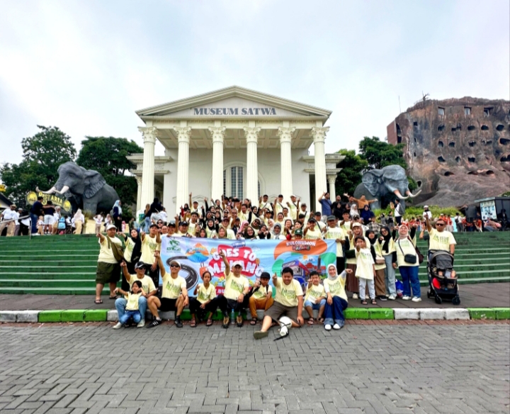 Tim CV. Papa Jawa Nusantara ketika membawa ke suatu destinasi wisata. 