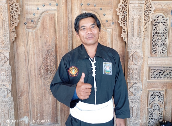 Ketua Panitia Mas Nur Salim, ketika persiapan koordinasi pelaksanaan tes pra warga. 