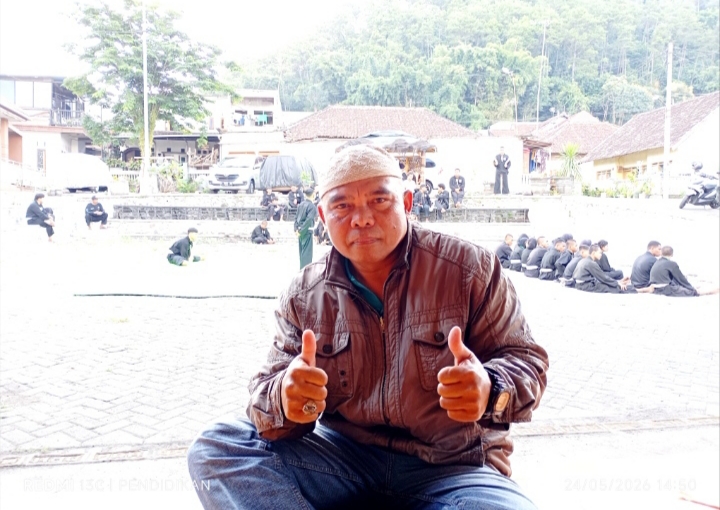 Ketua II Bidang Prestasi, Kepelatihan KangMas Agus Wahono ketika melihat langsung Tes Pra Warga PSHT Cabang Batu.