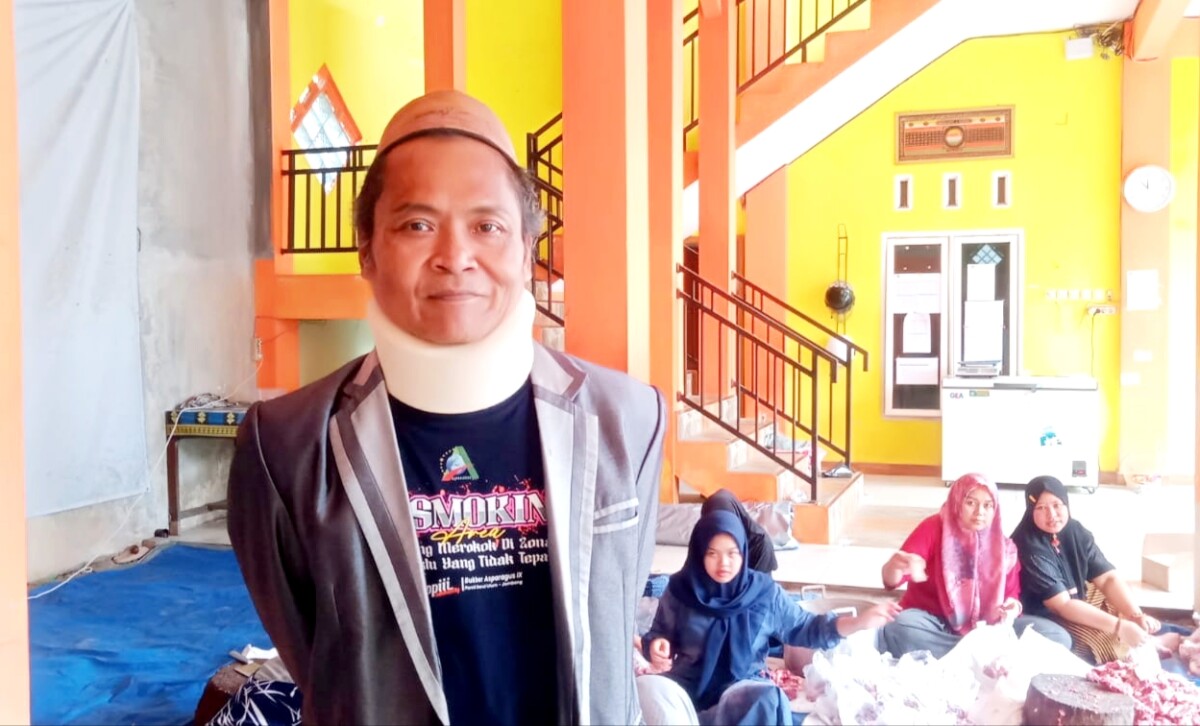 Pengasuh Ponpes Mafatihul Muhtadin Desa Pendem Kota Batu ketika di lokasi. 