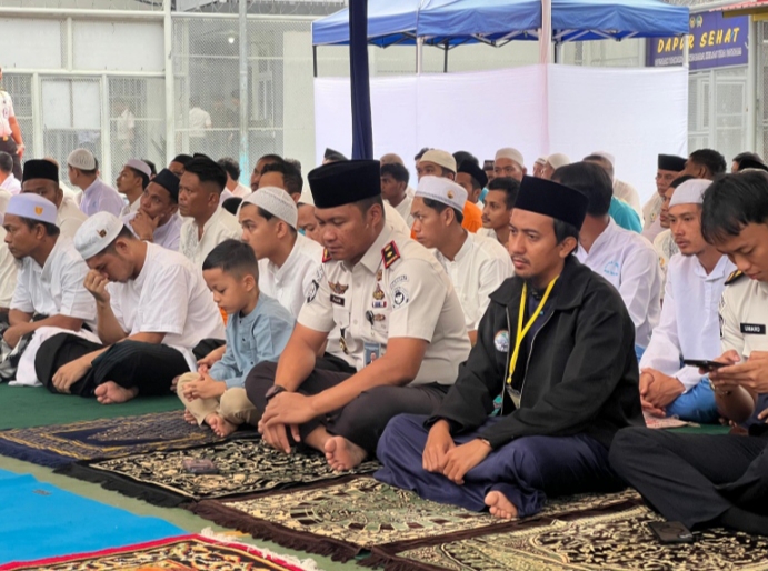 Tampak suasana penuh khidmat dalam hari raya Idul adha 1447 H. di Rutan Batam. 