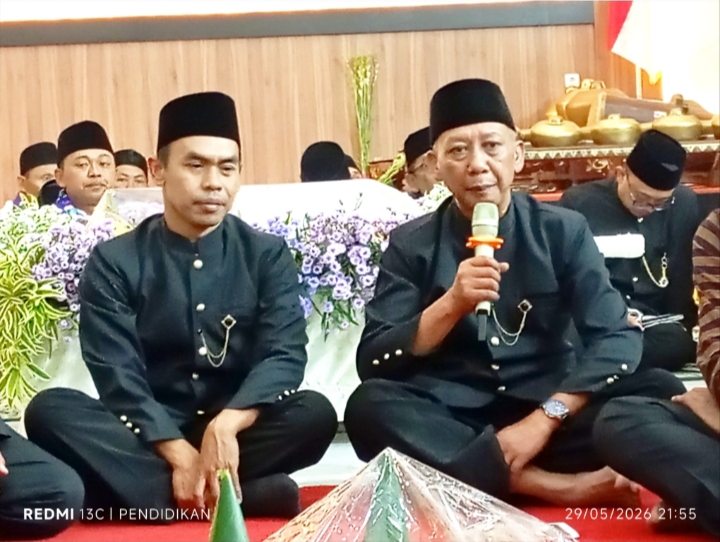 Kepala Desa Sumberjo, Drs. Riyanto ketika memberikan sambutan sambutanya dalam acara pasrah Bulu Bekti. 