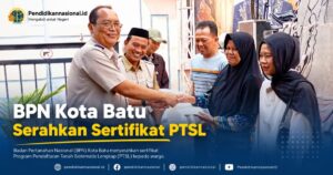 BPN Kota Batu Serahkan Sertifikat PTSL di Selamatan Desa Torongrejo ke-198