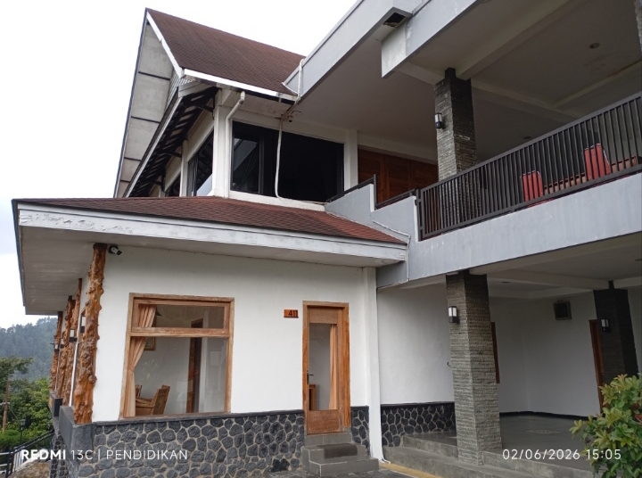 Tampak tempat dimana Bung Hatta pernah singgah dan disebelah kanan ada beberapa kamar untuk para drivernya pada waktu itu. 
