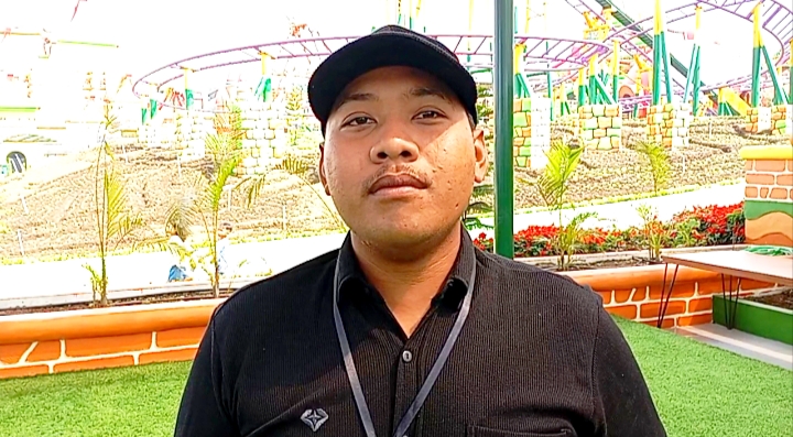 Salah satu karyawan, Bagas sebagai Security ketika seusai kegiatan sosialisasi di GH 2 Mikutopia. 