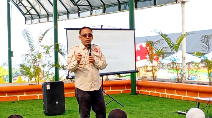 Petugas BPBD ketika memberikan pemaparan di GH 2 Mikutopia dihadapan karyawan. 