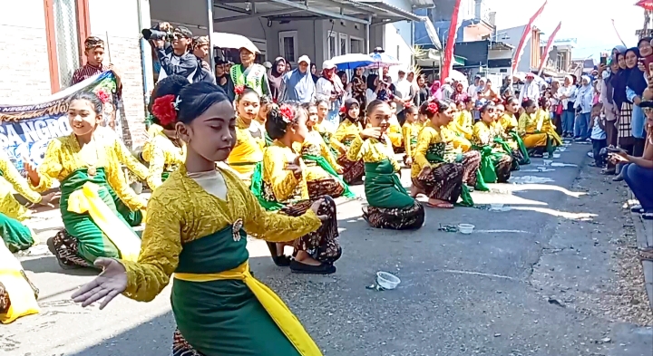 Tarian pembuka atau tarian selamat datang yang sudah resmi dimiliki oleh Desa Ngroto Kab. Malang.