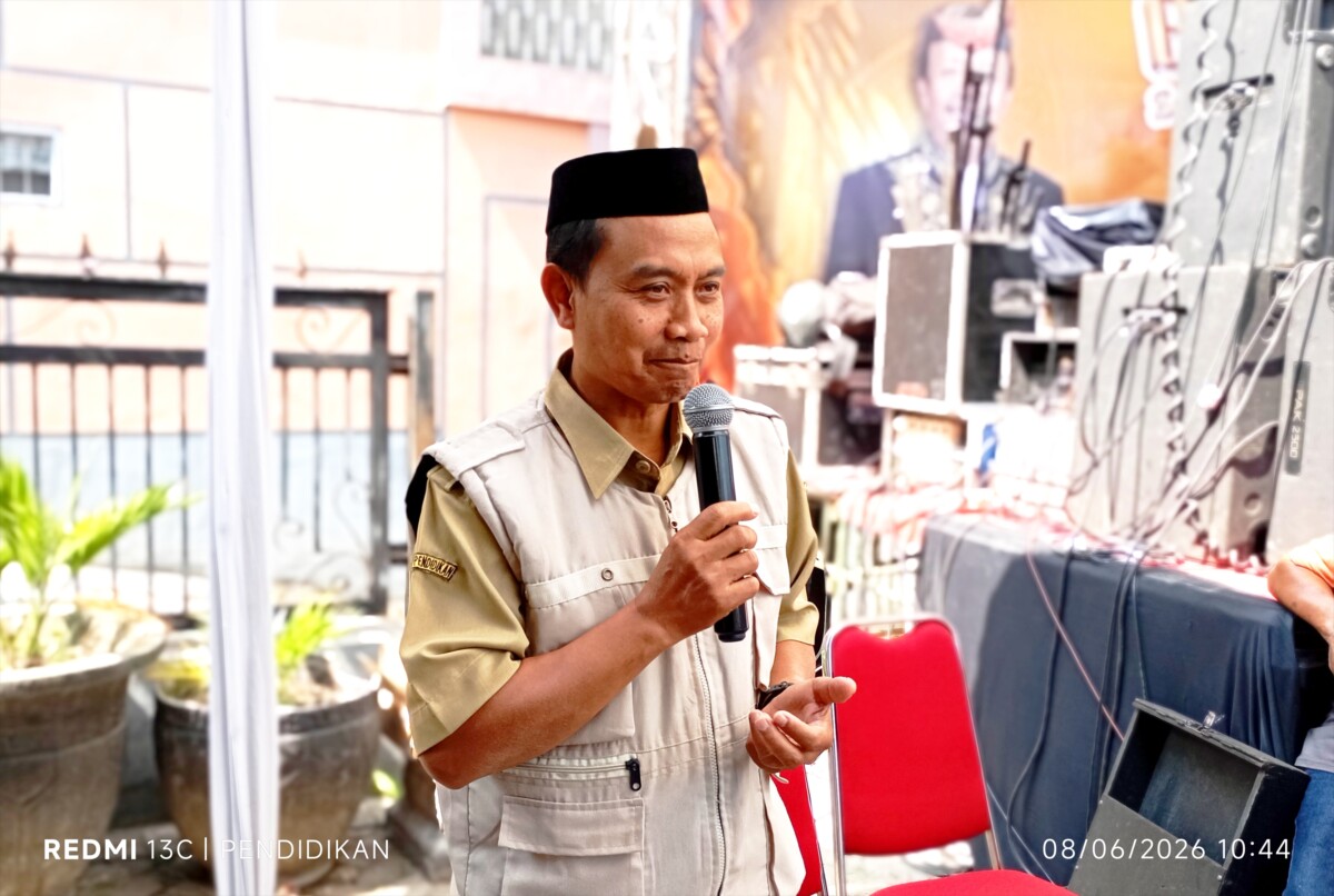 Kepala Desa Torongrejo Ketika Memberikan sambutan sambutanya. 