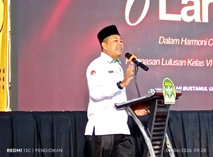 Kepala Kemenag Batu ketika memberikan sambutan sambutan yang dan apresiasinya.