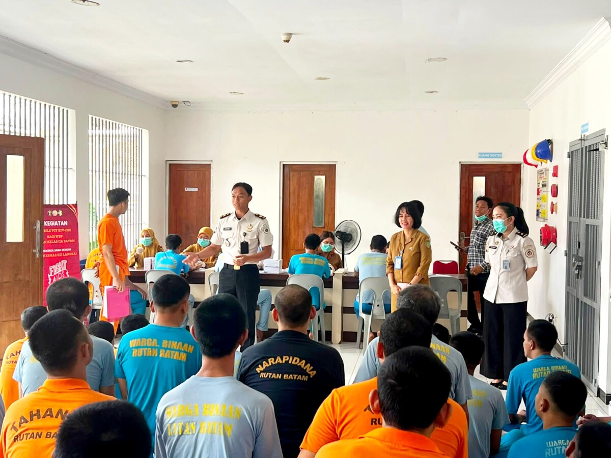Tampak antusias warga binaan mengikuti rangkaian kegiatan tes kesehatan.