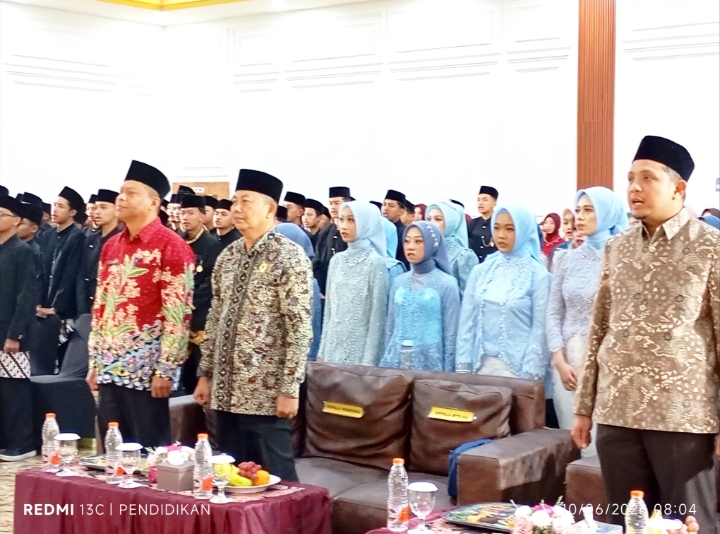 Tampak dari Kemenag Kota Batu hadir dalam kegiatan wisuda MTs Hasyim Asy'ari Kota Batu. 