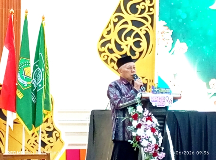 Kepala Sekolah MI Miftahul Ulum ketika memberikan sambutanya.