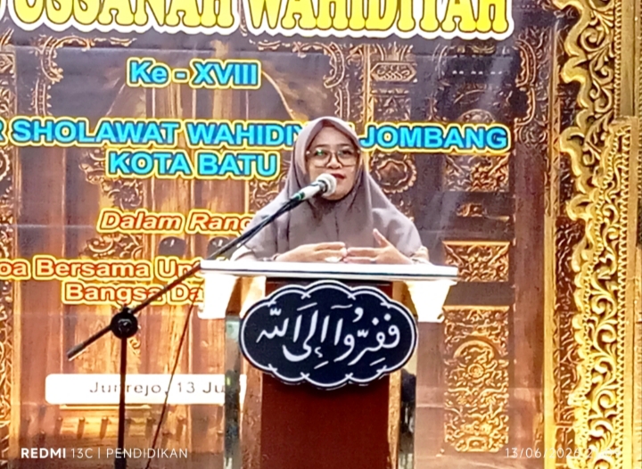 Ketua DPC PSW Jombang Cabang Batu, Eny Mustofsiro ketika memberikan sambutanya