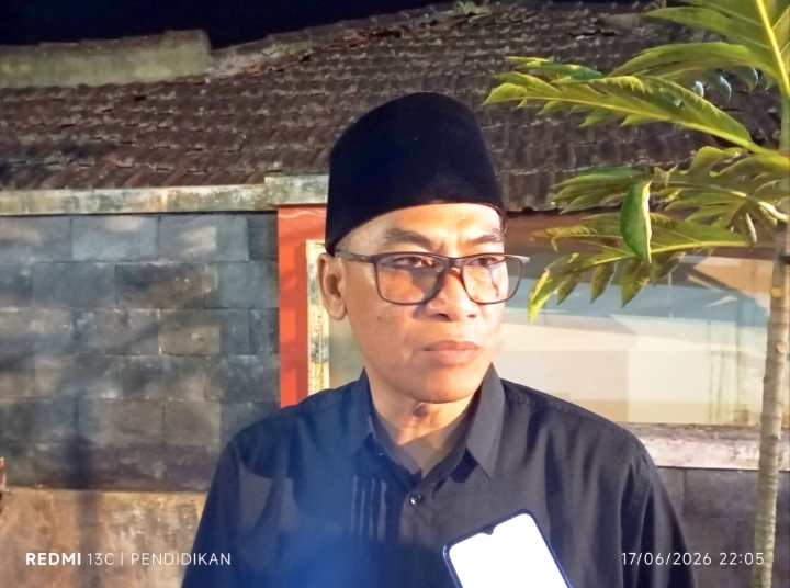 Lurah Songgokerto ketika di lokasi Njenang Suro. 