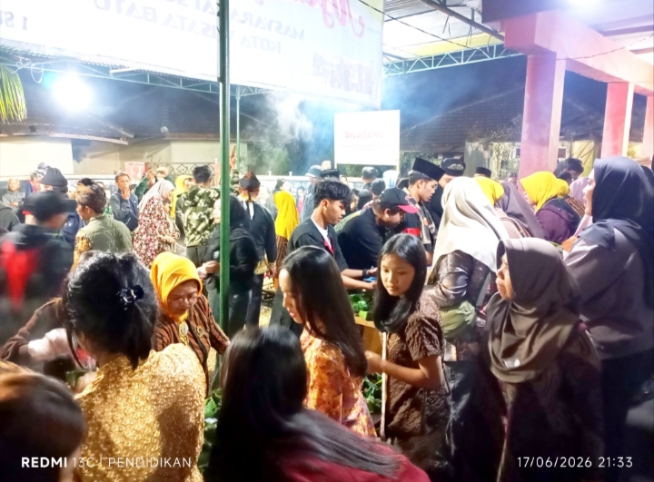 Tampak antusias masyarakat Songgoriti dalam kegiatan Jenang Suro. 