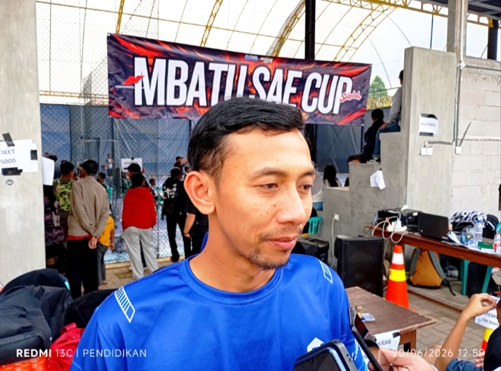 Ketua Pelaksana ketika di lokasi Futsal Mbatu Sae.
