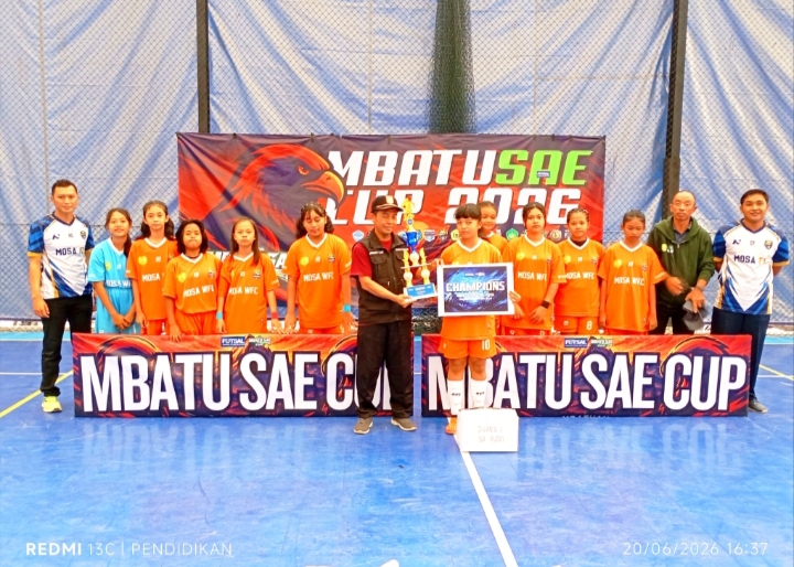Salah satu Juara 1 Futsal putri pada Turnamen Mbatu Sae Cup.