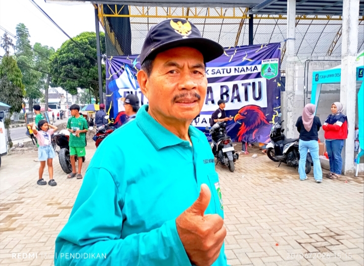Kepala Desa Pandesari, Mudawam ketika di lokasi.