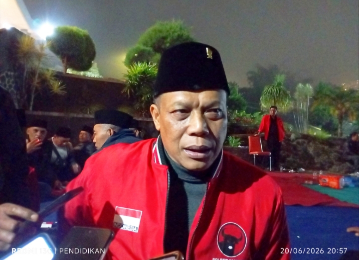 Sekretaris DPC PDI Perjuangan Kota Batu ketika memberikan keteranganya ke awak media.