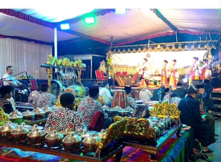 Anggota Sanggar Seni Kridha Budaya.