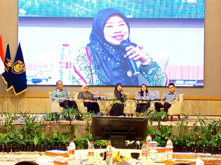 Tampak salah satu narasumber memberikan pencerahanya.