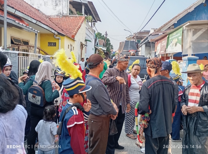 Tampak Masyarakat Dusun Pendem antusias dalam Bersih Desa Pendem. 