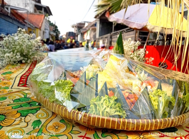 Beberapa Tumpeng ikut di kirab dalam Bersih Dusun Pendem