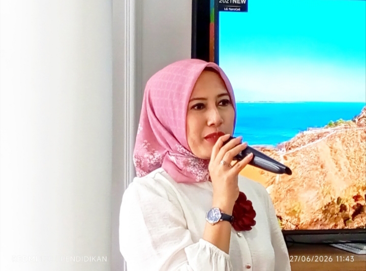 Ketua Perwosi Kota Batu ketika memberikan pencerahanya.