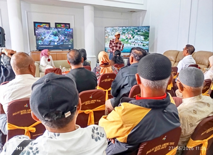 Tampak Keluarga Timor Timur guyub rukun antusias dalam kebersamaan. 