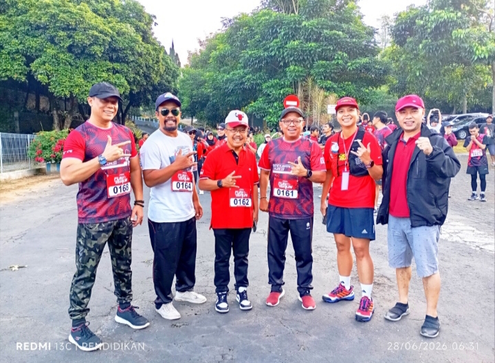 Tampak jajaran Wakil Ketua DPRD Batu, Ketua DPC PDI Perjuangan dan bersama jajaran pengurus. 