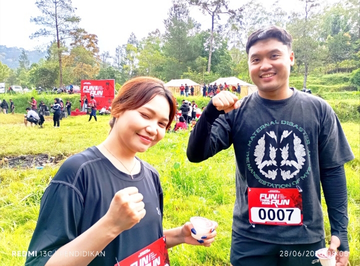 Devi dan Sinyo peserta dari Kota Malang ketika mengikuti Soekarno Fun Trail Run. 