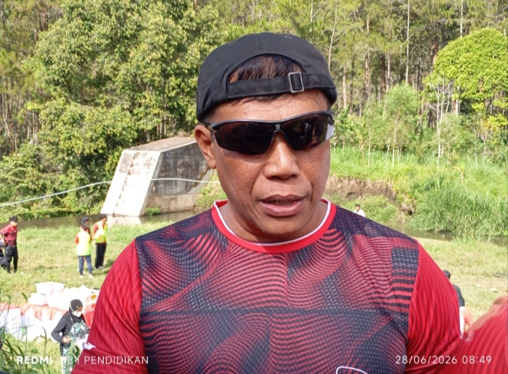 Sekretaris DPC PDI Perjuangan Kota Batu ketika menjelaskan ke awak media. 