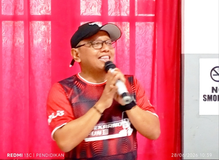 Ketua DPC PDI Perjuangan Kota Batu ketika memberikan motifasinya, 