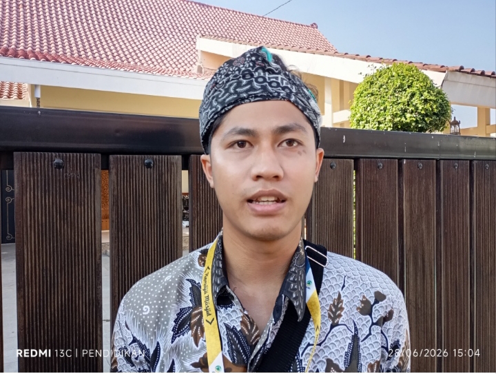 Perwakilan dari karang taruna ketika menjelaskan ke awak media. 