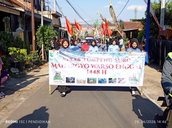 Tampak peserta pertama tiba di panggung kehormatan. 