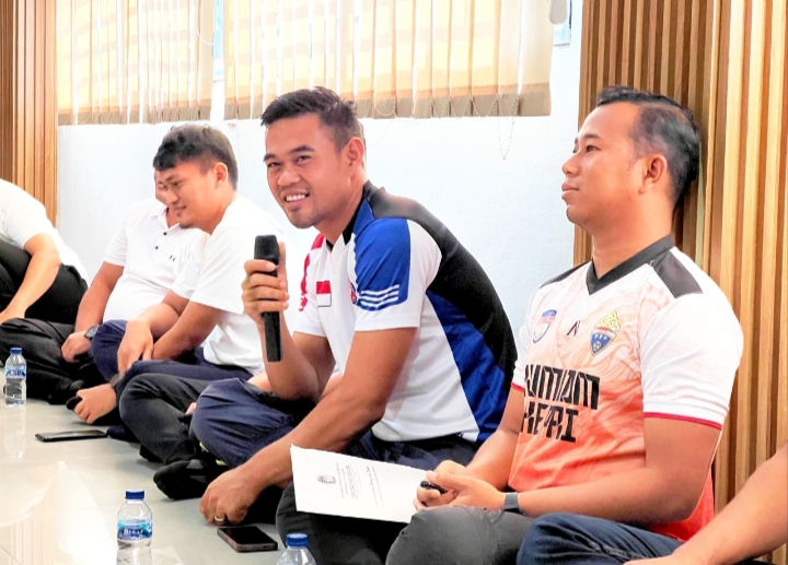 Tampak pegawai memberikan pertanyaan pertanyaanya pada serangkaian kegiatan SANTAP. 
