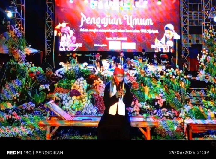 Gus Gendeng ketika memberikan pencerahan pencerahan rohani nya. 