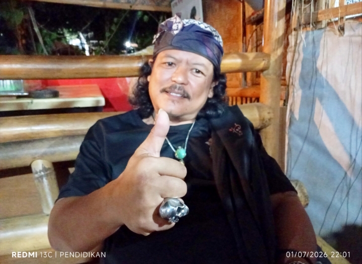 Ketua IKD Pusat Surabaya, Andik Elektrik ketika sesusai memberikan keteranganya ke awak media.