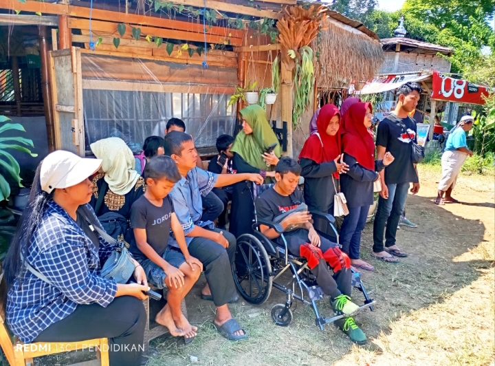 Tampak pendamping serta penyandang disabilitas mengikuti serangkaian kegiatanya.
