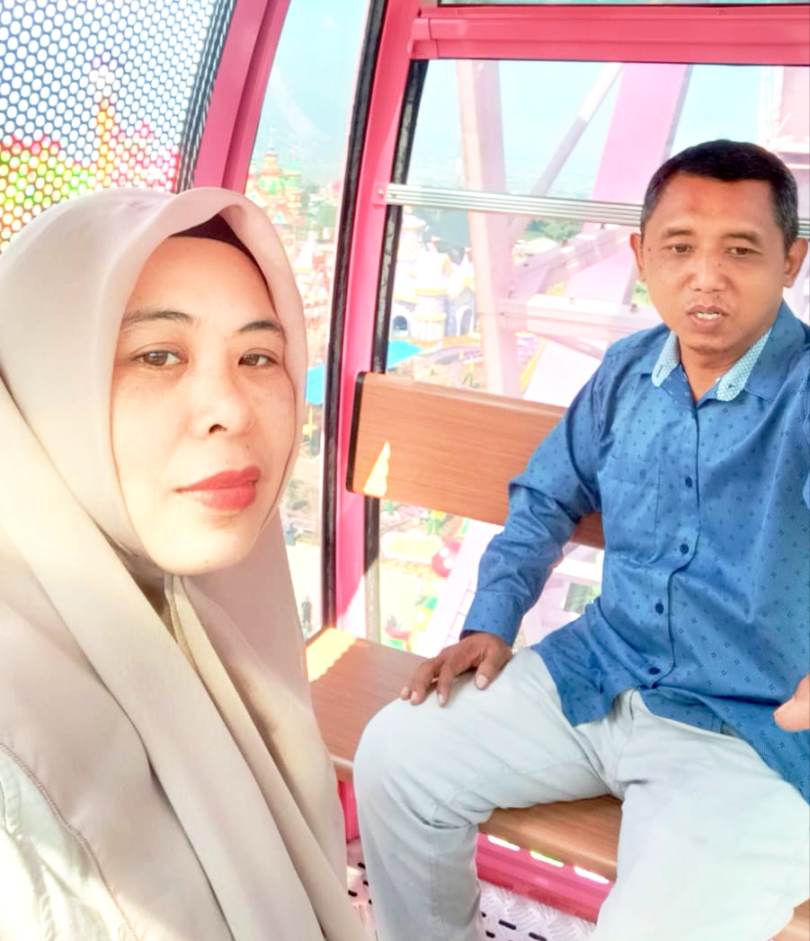 Wisatawan ketika menikmati salah satu wahana.