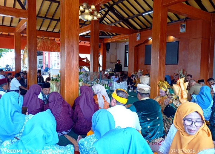 Antusias warga masyarakat memenuhi pendopo Kelurahan Temas.