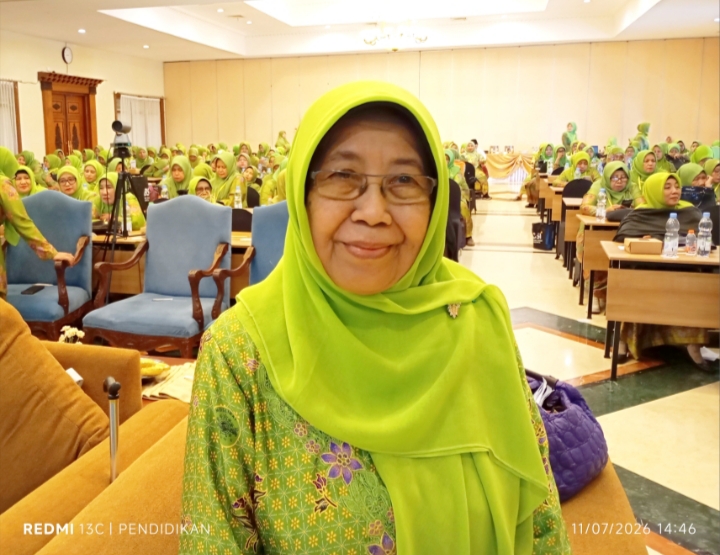 Ketua DPW Muslimat NU Jawa Timur, ketika memberikan keterangannya ke tim Pendidikannasional.id.