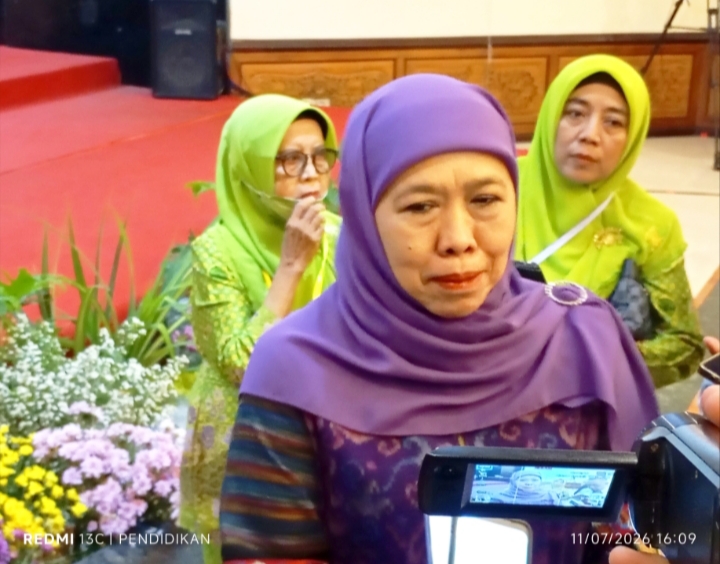 Ketua Umum Muslimat NU Jawa Timur ketika memberikan keterangannya disela sela kegiatan.