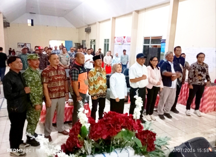 Tampak Dirjen, Wakil Bupati Kabupaten Malang ketika bersama sama dengan peserta dan masyarakat. 