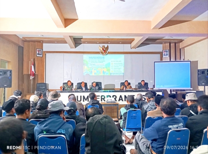 Suasana ketika Musdesus Desa Sumberbrantas. 