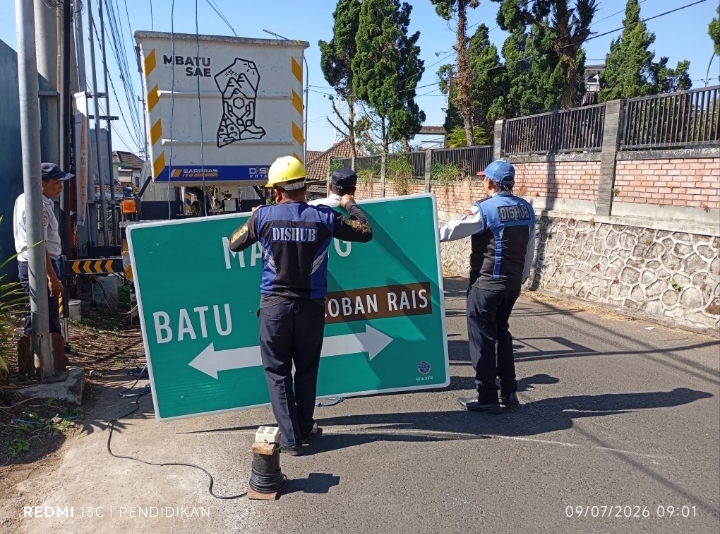 Petugas ketika memasang RPJ. 