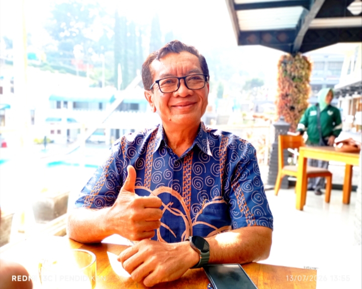 Dirut Selecta ketika di lokasi.