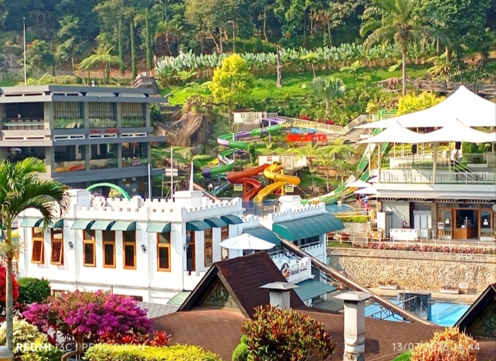 Tampak Ares wisata Selecta dilihat dari atas.